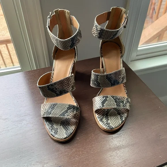Frye and Co. Women’s Bryn Stitch Sandal Heeled Snake Print SZ 9 3”heel - Picture 8 of 9